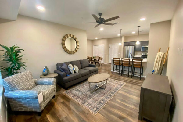 loras-estates-living-room